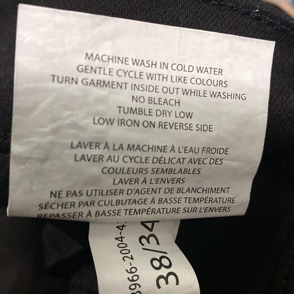 Black on black - Picture 7 of 7